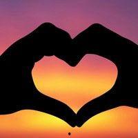 一半爱心手势图片,爱意无限——爱心手势的深情演绎