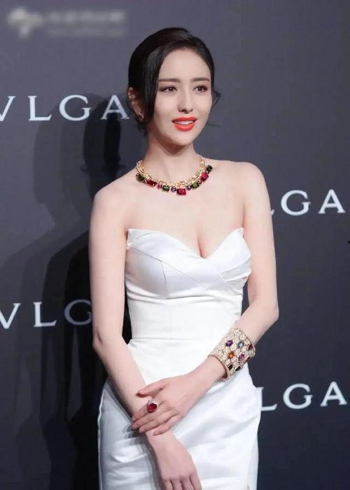 佟丽娅坐台照片曝光,揭秘昔日往事引发热议