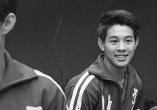 巫刚年轻照片,重温昔日帅气风采